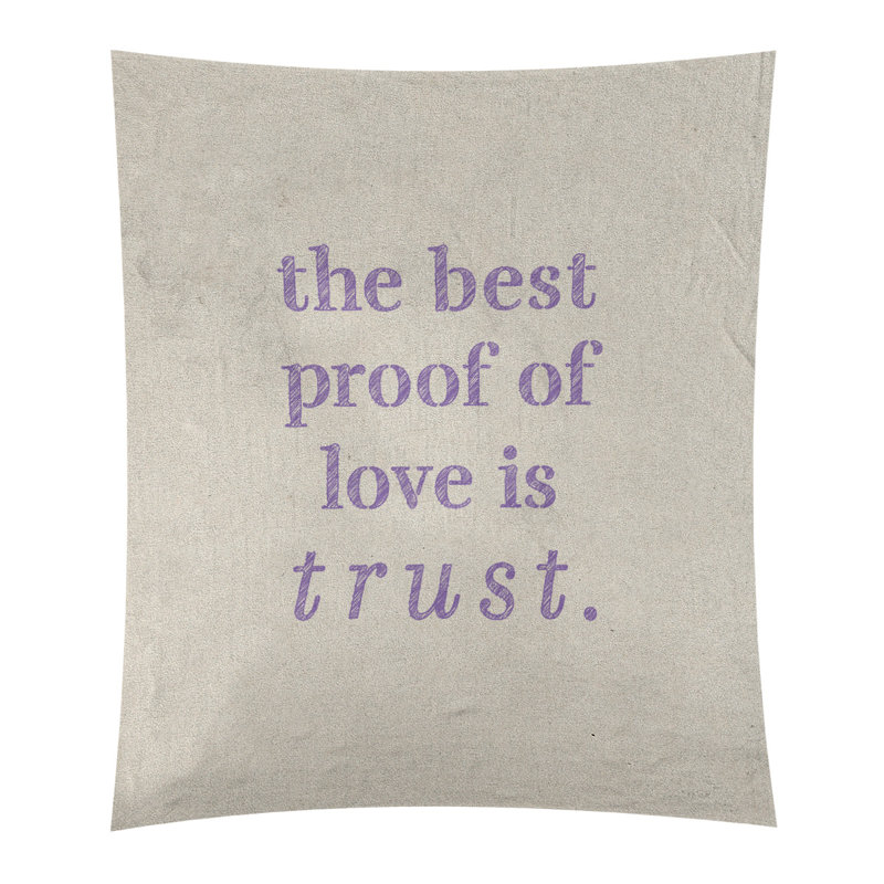 Tapisserie en polyester et citation manuscrite en polyester, H 104 po x l 88 po, Blanc / Mauve