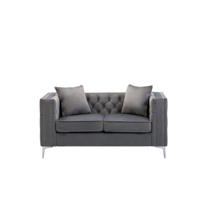 Causeuse en velours gris 63 po