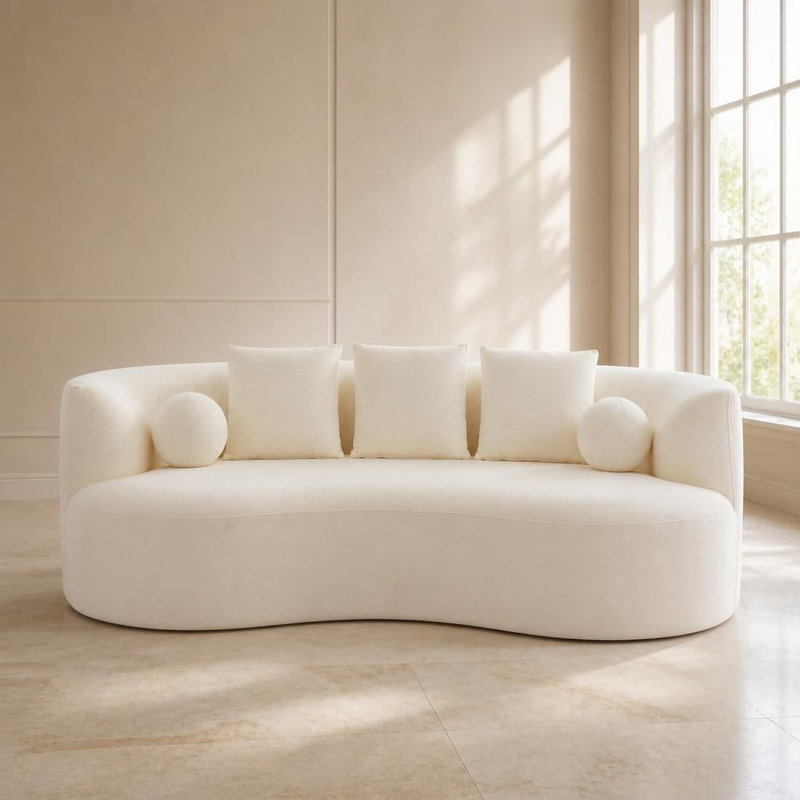 Canapé incurvé moderne en chenille, confortable et généreusement rembourré, au design sculptural et fluide., Chenille blanche