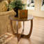 Table d'appoint ronde en bois fabriquée à la main avec motif en étoile unique et base robuste