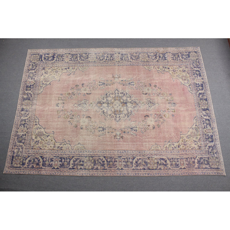 Exquisite Vintage Anatolian Turkish Rug with Pink Modern Design - Perfect for Salons