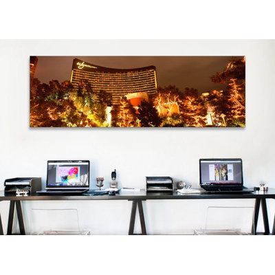 Hotel Lit up at Night, Wynn Las Vegas, The Strip, Las Vegas, Nevada, États-Unis - reproduction d'art sur toile tendue