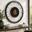 Horloge murale avec pignons en mouvement