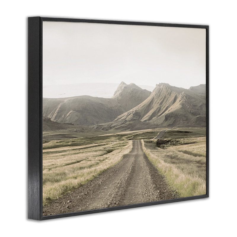 Giclée encadrée Misty Mountain Road View, design par Leah Straatsma, H 11 po x l 14 po, Giclée encadrée noir minuit