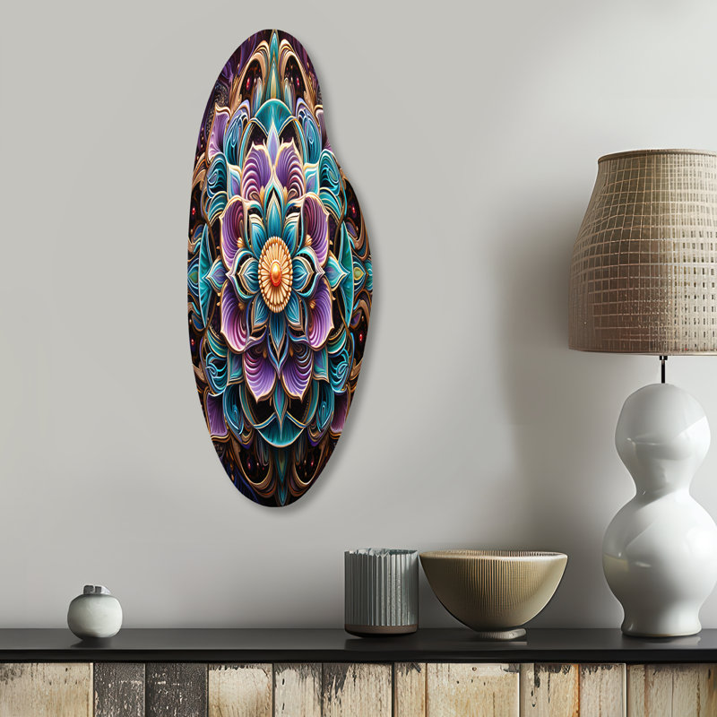 «Tonilyn - Boho Mandala», art mural asymétrique en métal incurvé, H 30 po x l 11 po