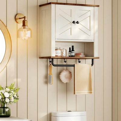 Armoire de salle de bain murale, armoire de rangement murale à pharmacie Farmhouse avec 2 portes de grange, tablette réglable, barre à serviettes, 7,9 po x 18,1 po x 24 po