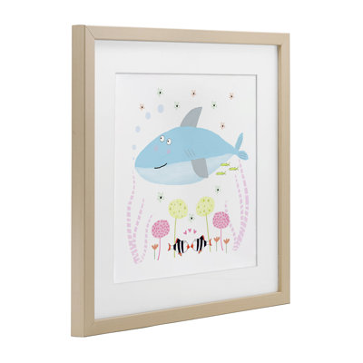 Reproduction sous verre encadrée de bébé requin et de fleurs, design par Carla Daly