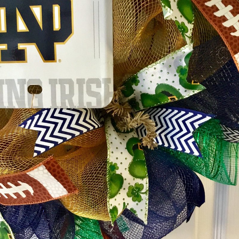 Couronne de football en maille déco faite à la main 24 po, Université de Notre Dame