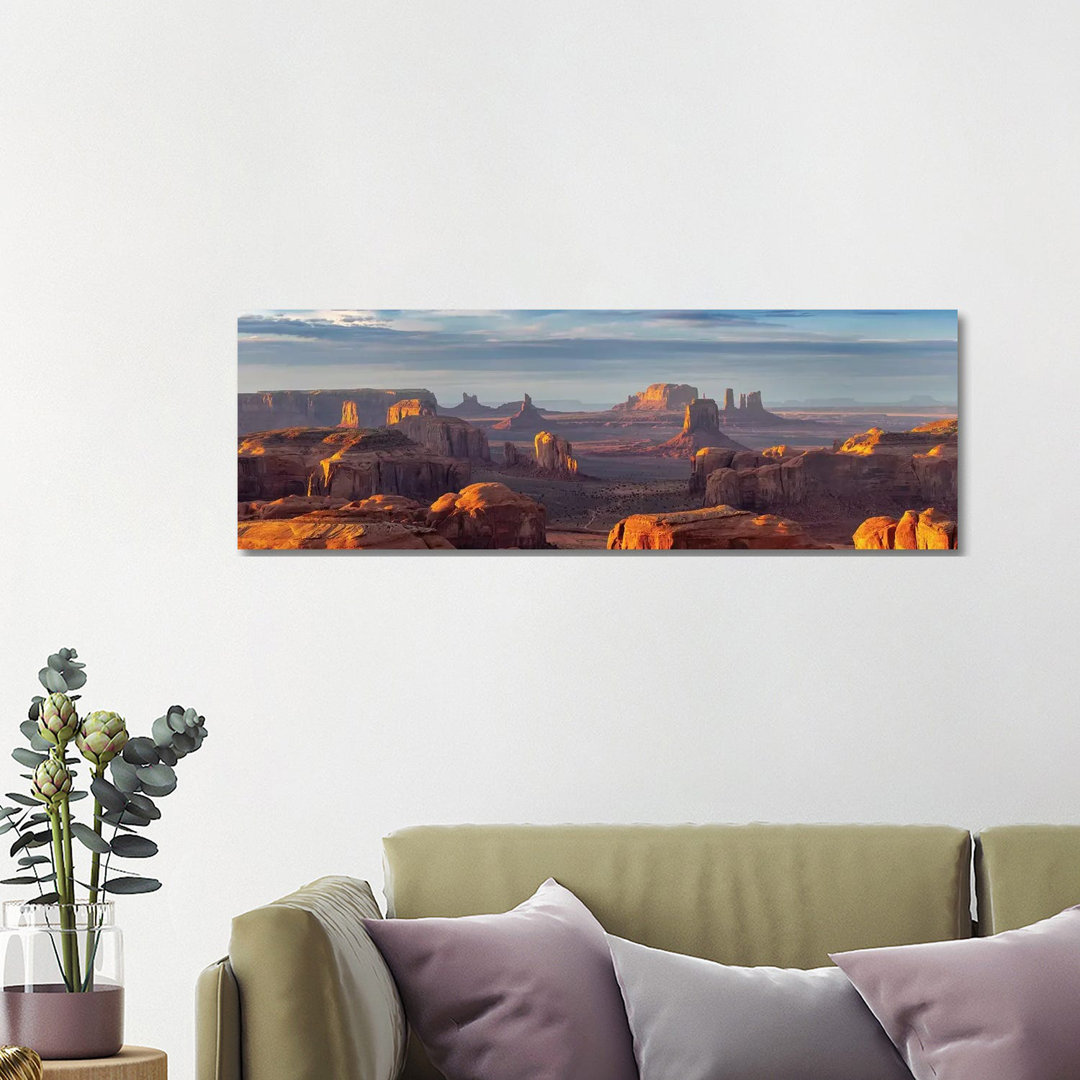 Hunts Mesa Navajo Tribal Park II von Susanne Kremer - Panoramaleinwand auf Leinwand Giclée auf Leinwand