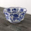 Bol décoratif en porcelaine 10 po x 6,5 po avec motifs floraux bleus et blancs, bol décoratif chinois plissé pour table, buffet, manteau de cheminée ou tablette 