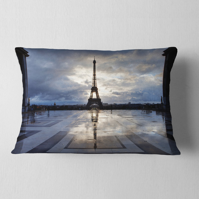 Coussin lombaire en tour de paris avec nuages reflection of paris