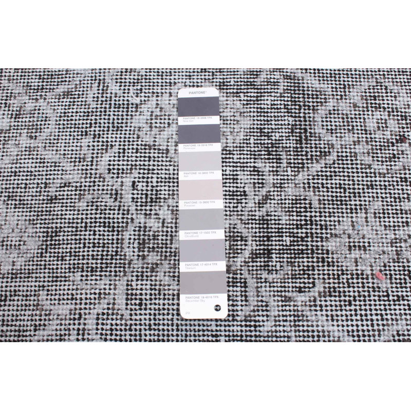 Tapis noir à transition de couleur 6 pi 10 po x 10 pi 3 po