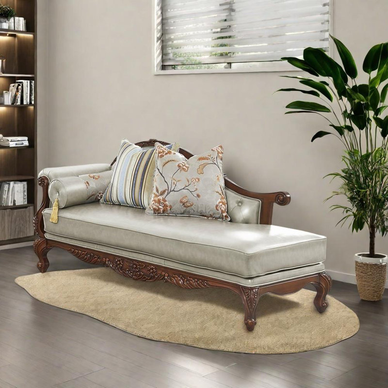 Chaise moderne en bois massif sculpté, Blanc cassé, Orienté à gauche (vu de face)