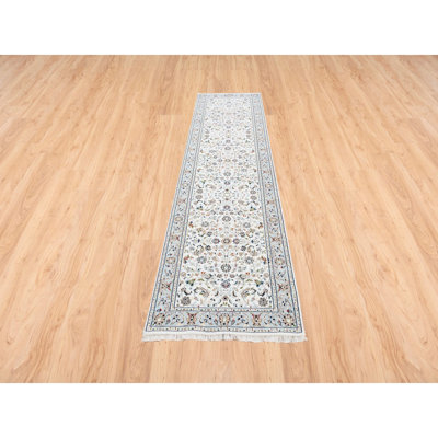 Tapis de couloir oriental ivoire en laine et soie noué à la main 2 pi 8 po x 10 pi 1 po Nain A36C4D62F3924FCFBE02B4A3584D846F