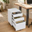 Classeur mobile 3 tiroirs en acier laminé à froid blanc avec serrure, 5 roulettes, système anti-basculement, porte-stylo et barre de suspension pour dossiers A4 et A4. Parfait pour la maison ou le bureau.