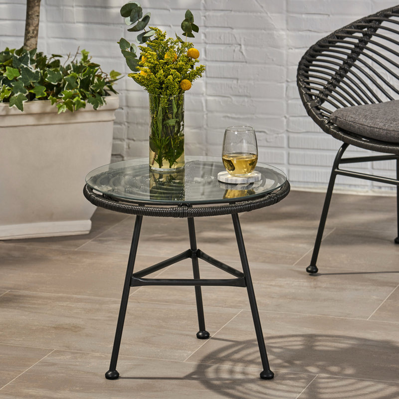 Table d'appoint grise et en verre trempé au design chic et lisse