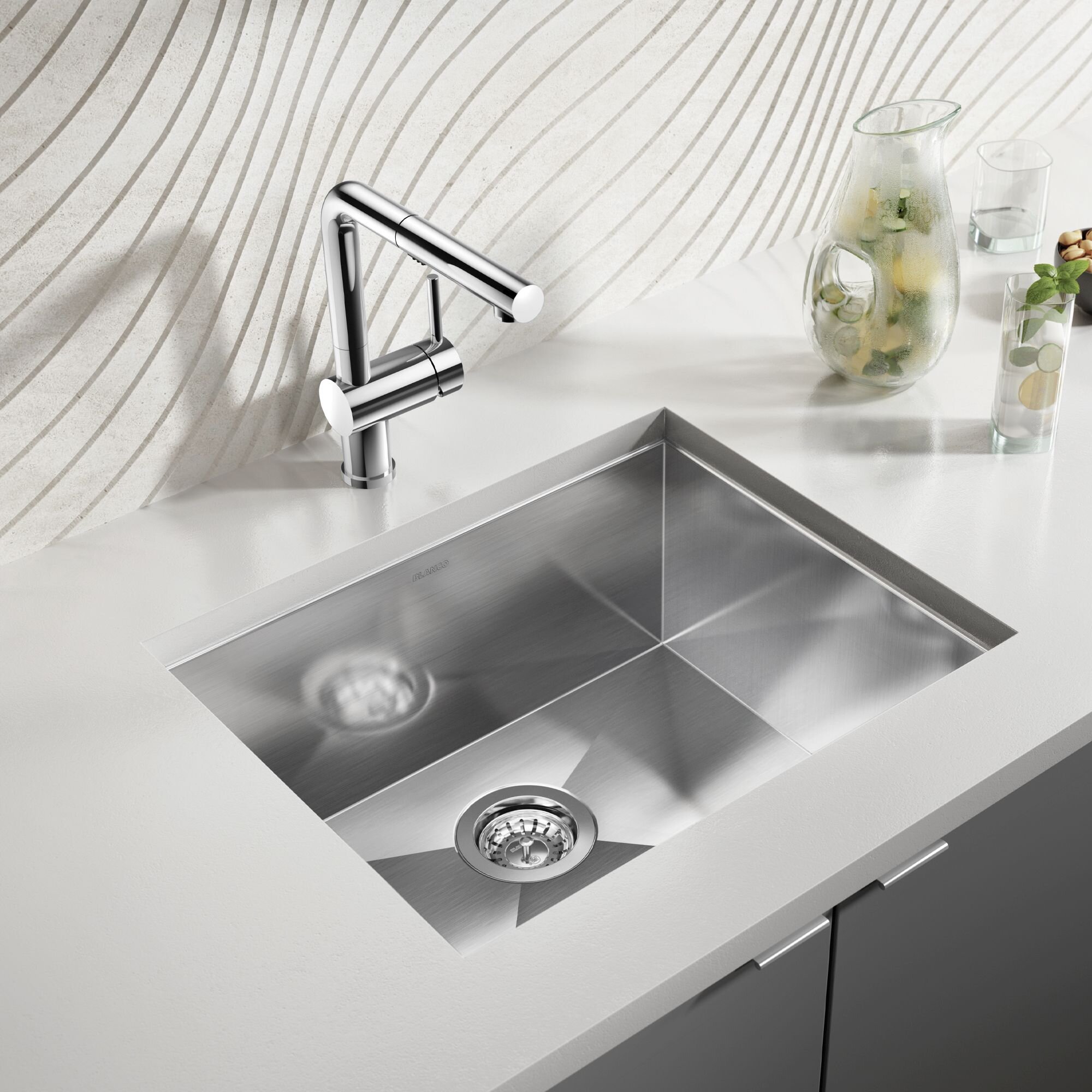 https://assets.wfcdn.com/im/45319523/compr-r85/1605/160598260/quatrus-r0-22-l-x-18-w-undermount-kitchen-sink.jpg