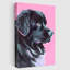 Grand chien de profil, fond rose, style peinture à l'huile impressionniste. Art mural encadré en toile - Cadre en bois massif de 24 po x 36 po et 1 po d'épaisseur pour le salon ou la chambre à coucher