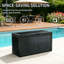 Boîte de rangement en résine de grain de rotin 100 gallons, bac de rangement extérieur verrouillable avec vérin à gaz pour coussins de patio, outils de jardin et accessoires de piscine-123382779