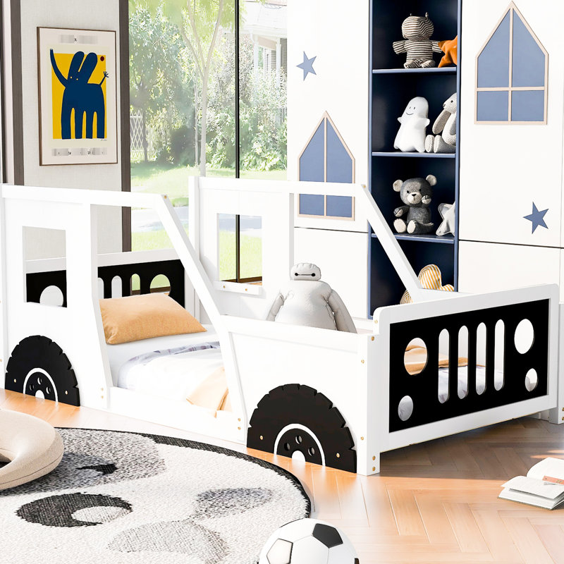 Lit plateforme blanc simple en forme de voiture avec roulettes - bois de pin et pour roues de chambre à coucher Enigma, A Beautiful