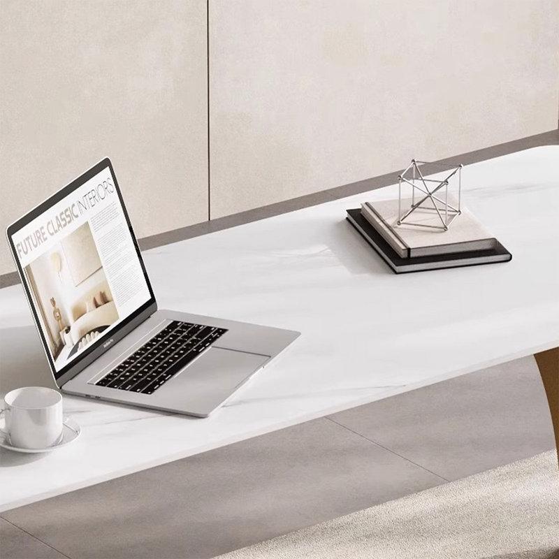 Bureau de direction rectangulaire en pierre frittée dorée avec tiroirs, H 29,53 po x l 78,74 po x P 27,56 po, Retour à droite