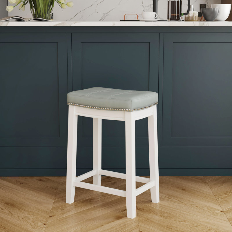 Tabouret de comptoir et de bar en bois massif sans dossier avec siège rembourré Bartonville, Gris simili cuir / Blanc