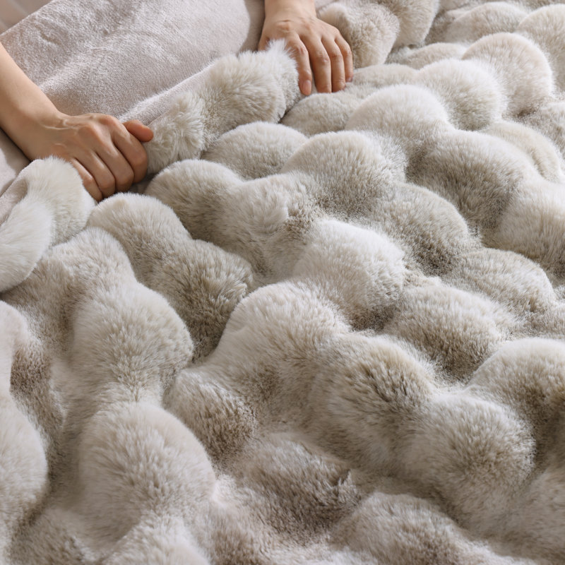 Couverture douce en fausse fourrure de lapin, texture à bulles, lavable à la machine, idéale pour les chambres d'étudiants.
