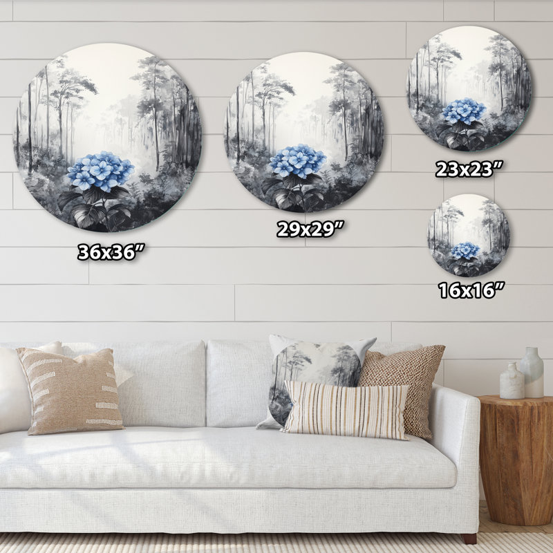 Hortensia dans la forêt monochrome - hydrangées rondes, décoration murale en métal bleu traditionnel, H 16 po x l 16 po