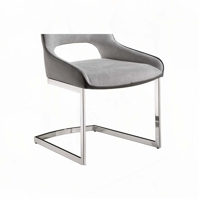 Chaise rembourrée avec pieds en métal