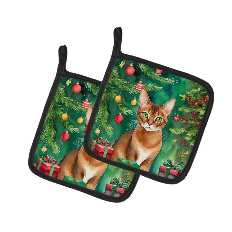 Chat abyssin près de l'arbre de Noël - paire de poignées