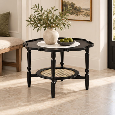 Table basse en forme de pétale de 80 cm avec plateau en verre craquelé et tablette en rotin