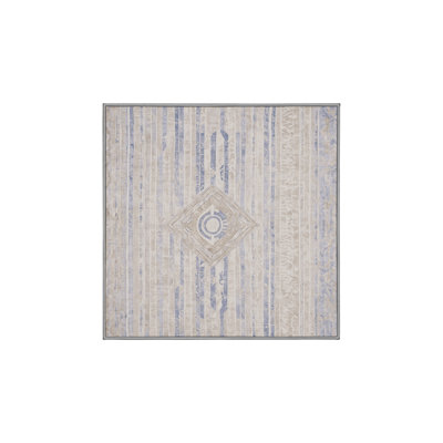 Tapis gris soyeux et moelleux