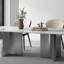 Table de salle à manger élégante et minimaliste moderne-104848822