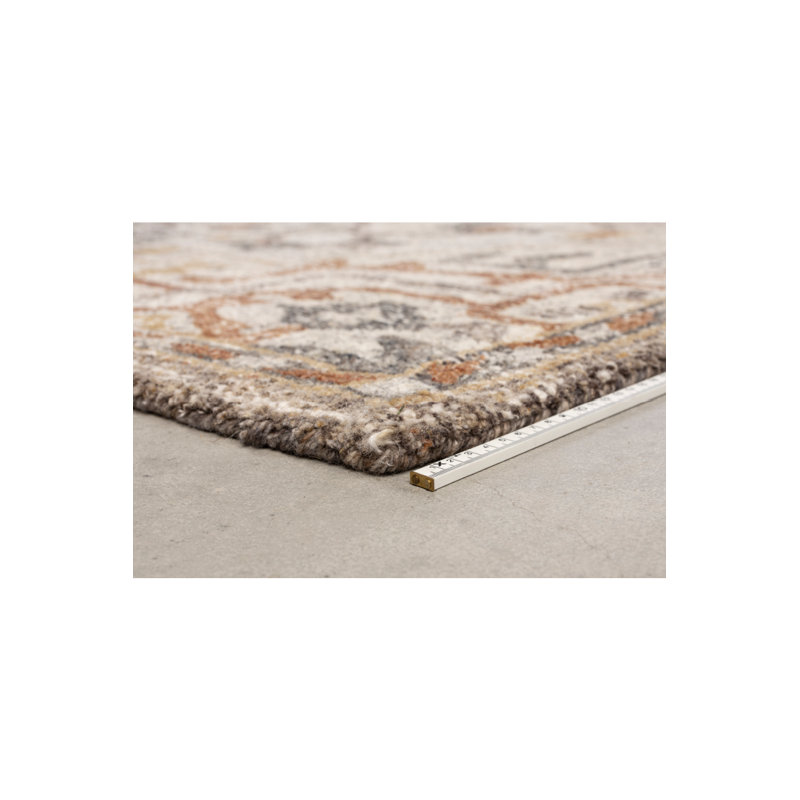 Amori Oriental Area Rug in Gray/Yellow/Ivory, Rectangle 7' x 10'