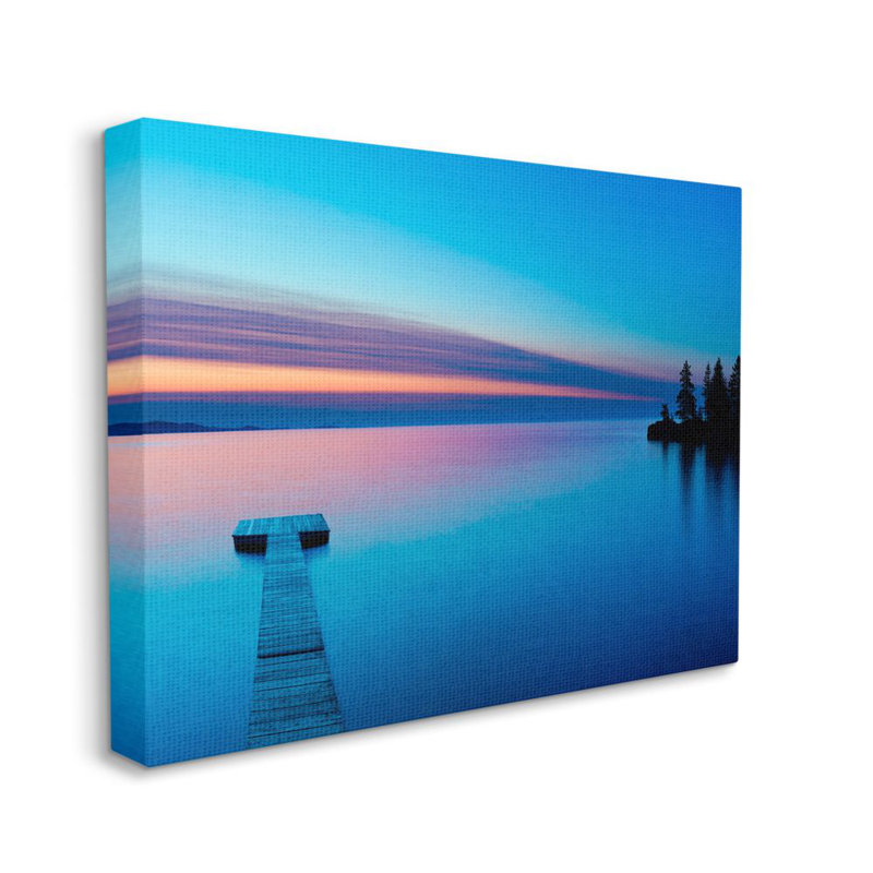 «Lake Shore Dock» par Ziwei Li - reproduction de photo, H 30 po x l 40 po, Toile tendue