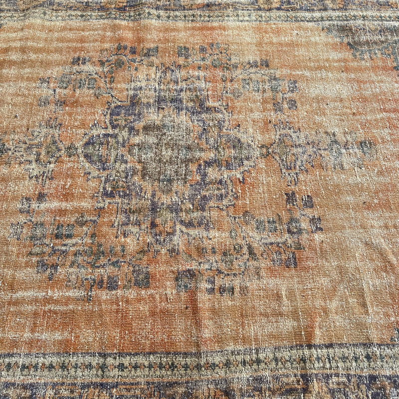 Grand tapis turc rétro Oushak en doux brun lavable pour votre salon élégant