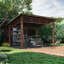 Pavillon de jardin en bois massif 14 pi x 12 pi, Arcadia, toit en acier incliné résistant, avec un rideau, cadre en cèdre, pavillon de barbecue