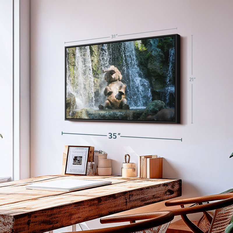 «Elephant Bath Time», reproduction sur toile, H 21 po x l 31 po