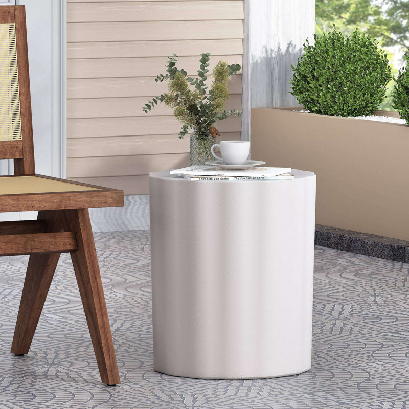 Table d'appoint d'extérieur en béton léger