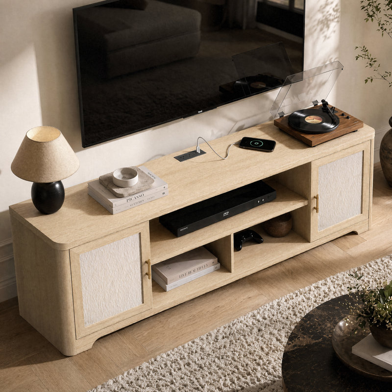Meuble télé Aurest de l 90 po pour téléviseur de 75 po ou moins avec prises intégrées, rangement à 2 portes, tablettes réglables ouvertes, chêne naturel, assemblage facile