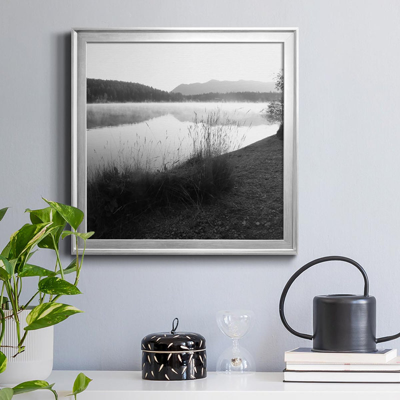 Misty Lake - Photographie de cadre photo sur toile, H 34,5 po x l 34,5 po x P 1,5 po, Argent