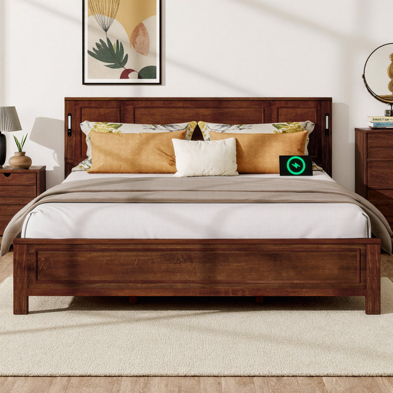Lit plateforme Farmhouse avec tête de lit haute, lumières DEL intégrées et charge USB / Type-C, cadre de lit en bois de pin avec espace de rangement sous le lit de 9 po