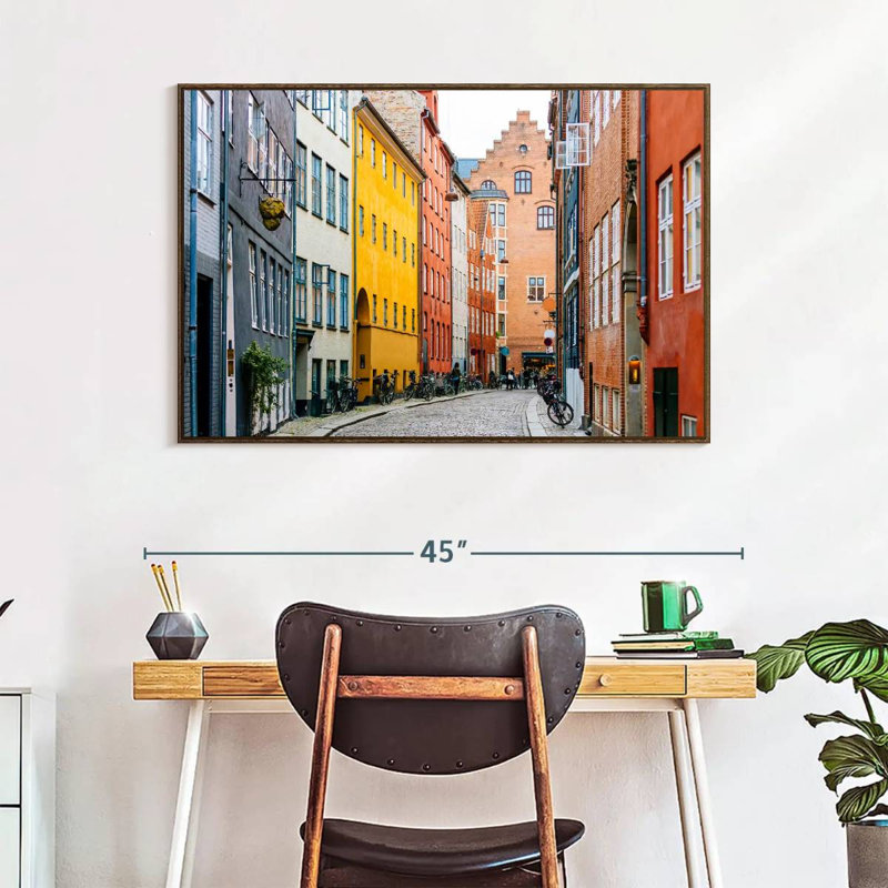 Rue à Copenhague, L 40 po x l 27 po, Cadre flottant noyer