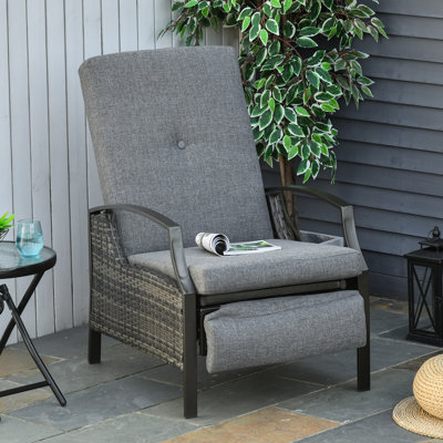 Schunemunk Wicker Outdoor Lounge Chair