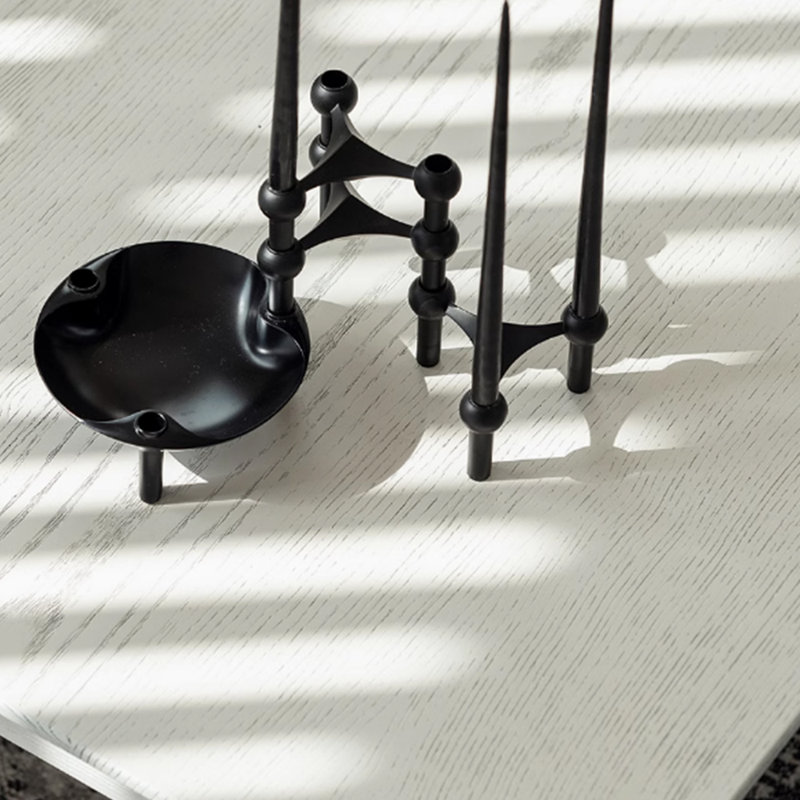 Table basse en bois massif au design simple