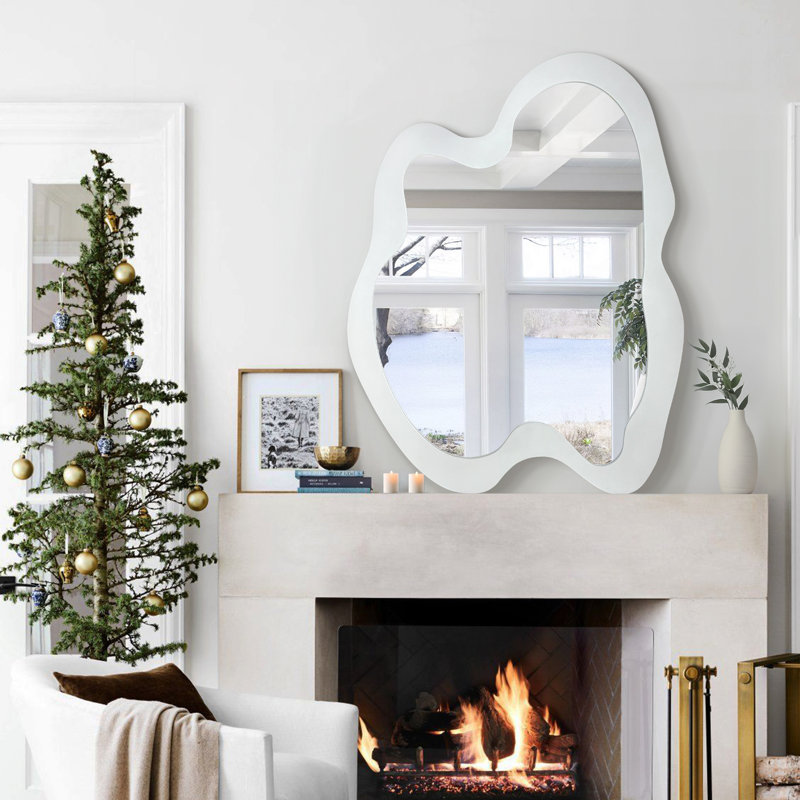 Miroir mural unique de forme irrégulière en bois, Blanc, 36 po x 28 po