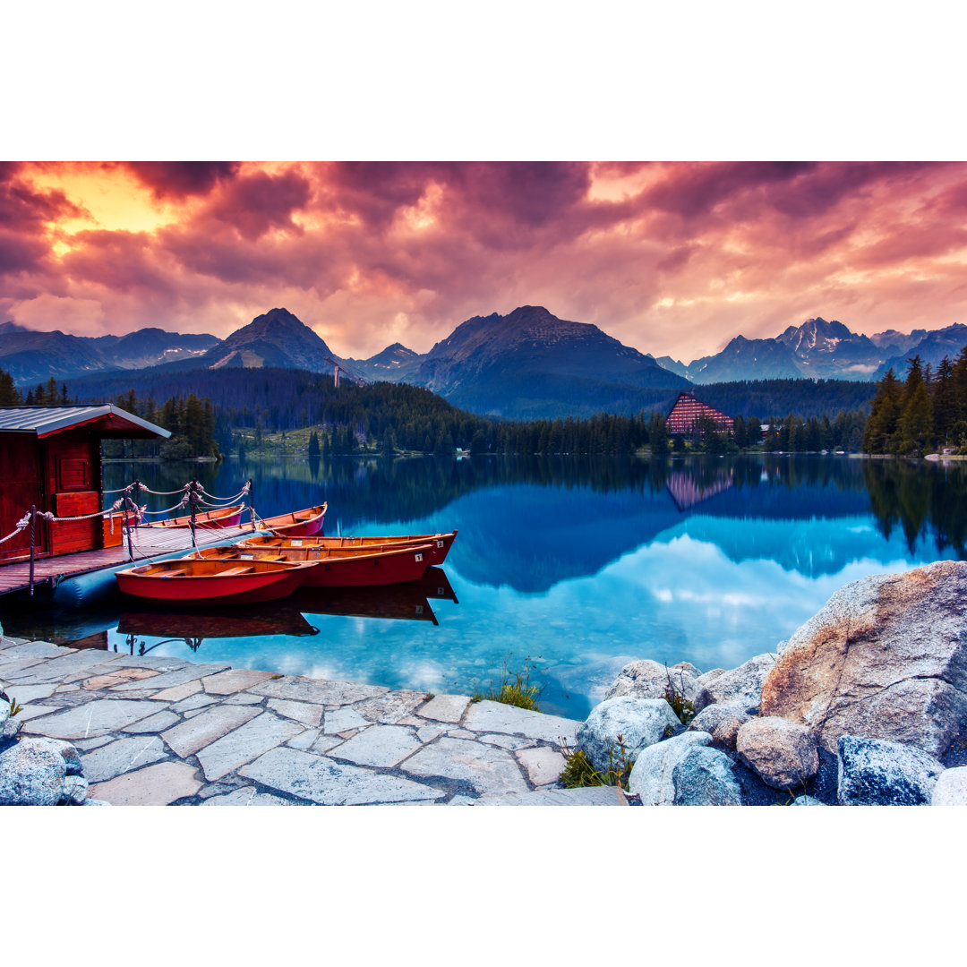 Friedlicher Bergsee von Leonid - Leinwandfoto