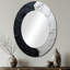 Minimalisme noir et blanc peint en coin - Grand miroir mural ovale sur métal-381808716