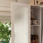 Garde-robe d'angle en L avec 4 portes, tringle et tablettes, armoire de rangement peu encombrante pour la chambre à coucher