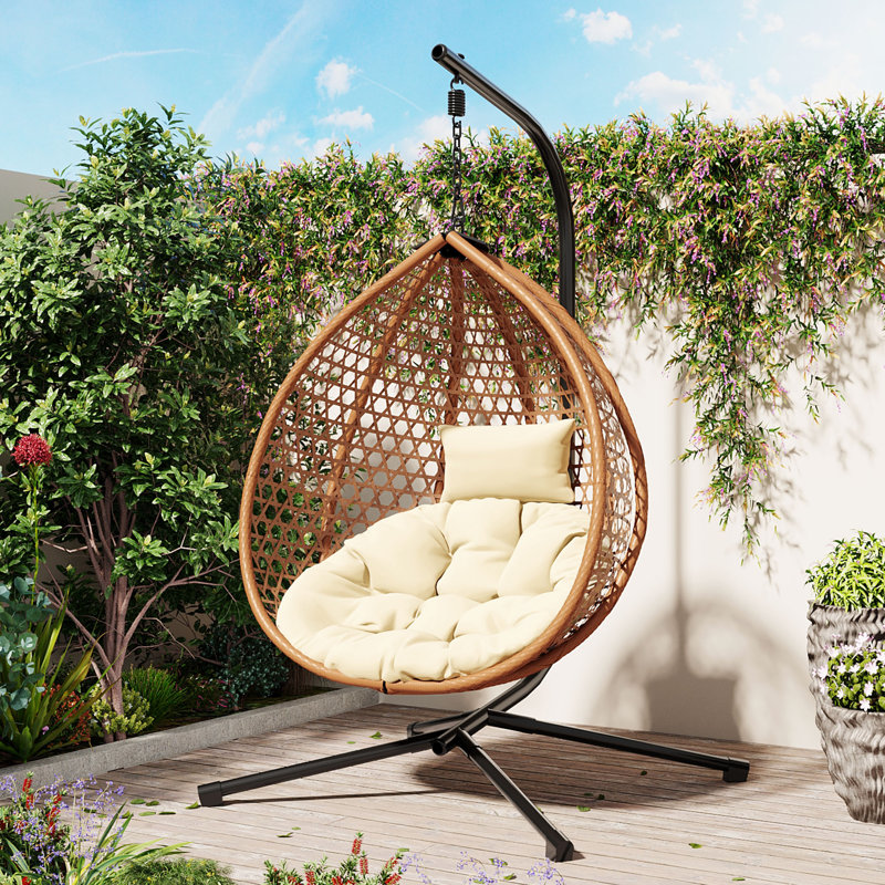 Chaise suspendue avec structure en rotin et coussin amovible, Noir, Beige